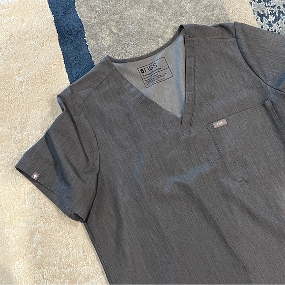 FIGS Gray V-Neck Scrub Uniform - Picture 1 of 7